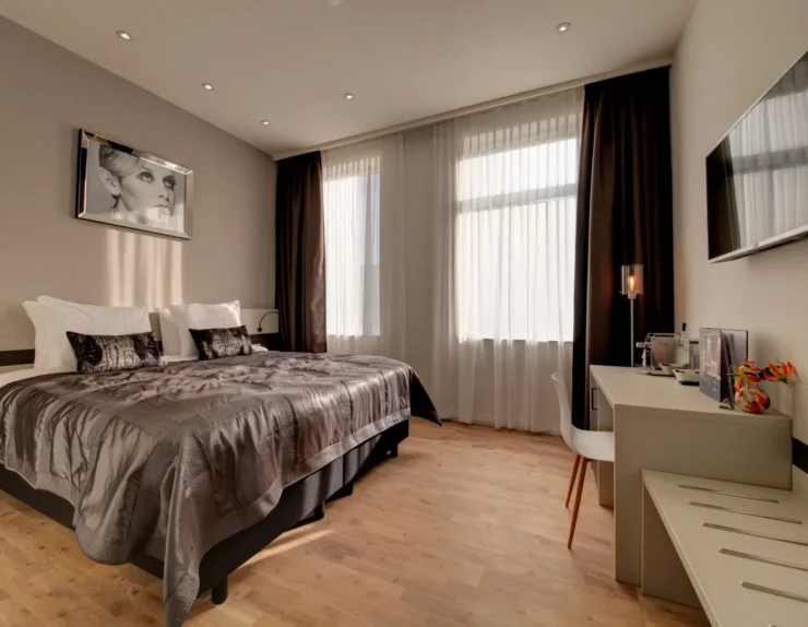 01a-large_4113202109