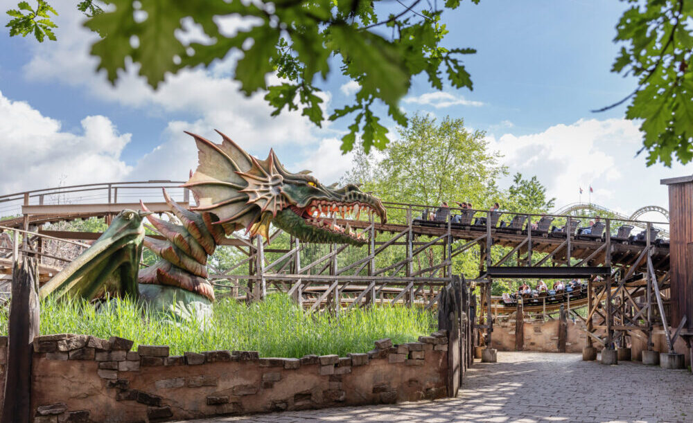 Joris en de Draak - Draak met achtbaantrein