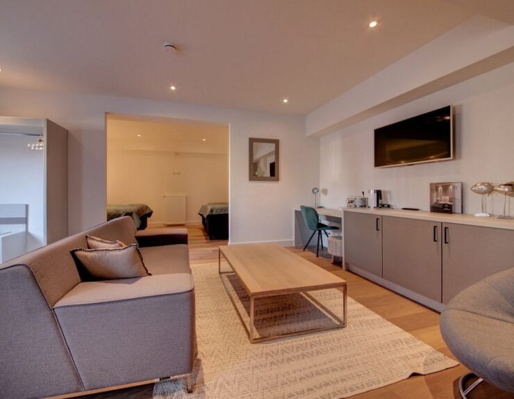 superior-familyroom (1)